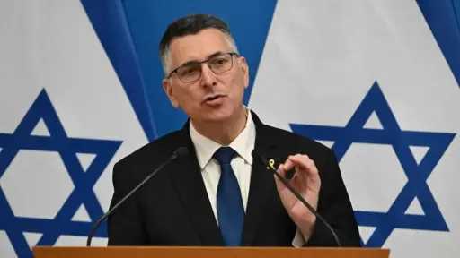 وزير الخارجية الإسرائيلي: حزب الله أطلق 10 آلاف قذيفة ومسيّرة باتجاه إسرائيل خلال شهرين