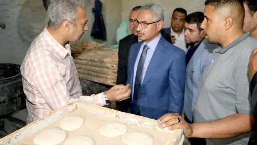 محافظ بني سويف يُفاجئ مخبزًا بإهناسيا بزيارة ميدانية لمتابعة جودة الخبز المقدم للمواطنين