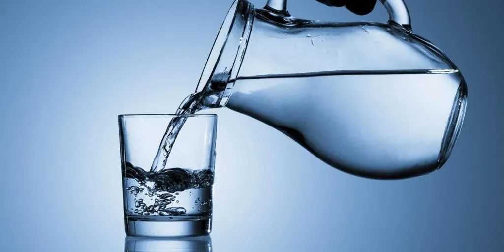 منها الماء.. مشروبات طبيعية تساعد على خسارة الوزن