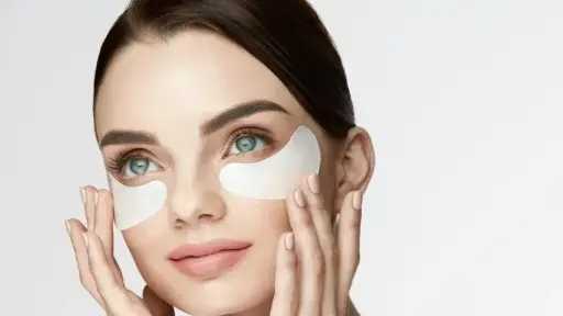 طرق طبيعية تمنح العينين مظهرًا أكثر إشراقًا وتقلل الانتفاخ والهالات