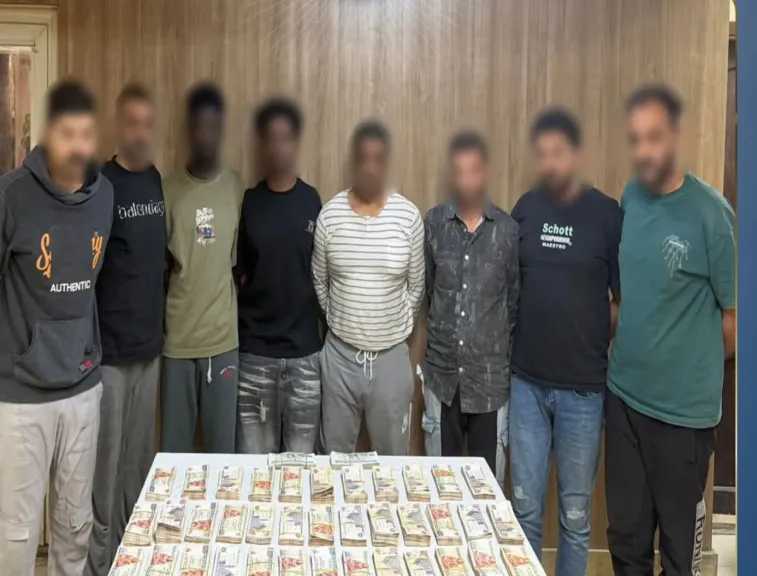 ضبط تشكيل عصابي مكوّن من 8 أشخاص لسرقة سائق بأسلوب انتحال الصفة بالقاهرة والجيزة