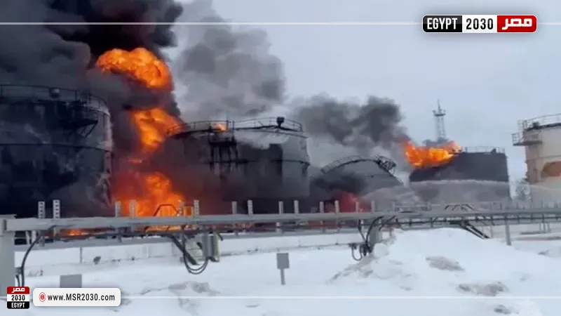 حريق بمنشأة نفط روسية بعد إشادة زيلينسكي بقدرات المسيرات بعيدة المدى