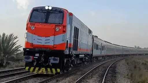 النيابة تحقق في مصرع شابين صدمهما قطار أثناء عبور شريط السكة الحديد بأسوان