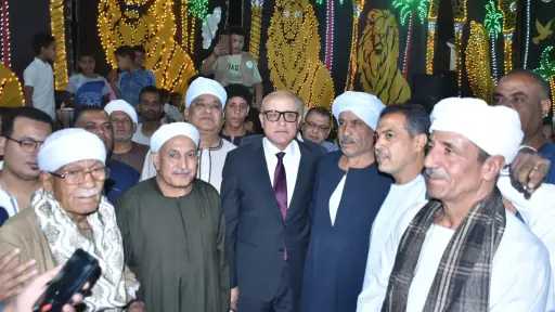 محافظ الأقصر فى ضيافة أهالي قرية الرياينة ويستمع لمطالبهم