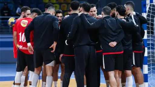 الأهلي يتوج بكأس مصر لكرة اليد بعد الفوز على الأوليمبي
