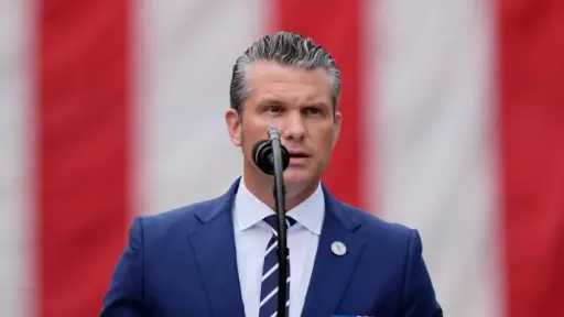 وزير الحرب الأمريكي: إيران تتبع استراتيجية كوريا الشمالية للحصول على سلاح نووي