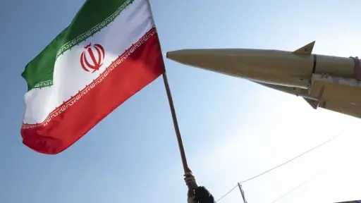 تقرير: إيران تستغل وقف إطلاق النار مع أمريكا لإخراج أسلحتها المخبأة