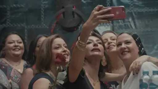 عرض فيلم دخل الربيع يضحك على هذه المنصة