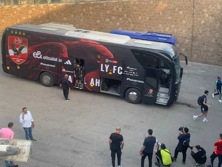 الأهلي يصل ستاد القاهرة استعدادًا لموقعة القمة أمام الزمالك بالدوري