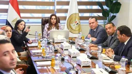محافظ البحيرة تستعرض مقترح الرؤية التنموية المتكاملة لتطوير مدينة رشيد التاريخية