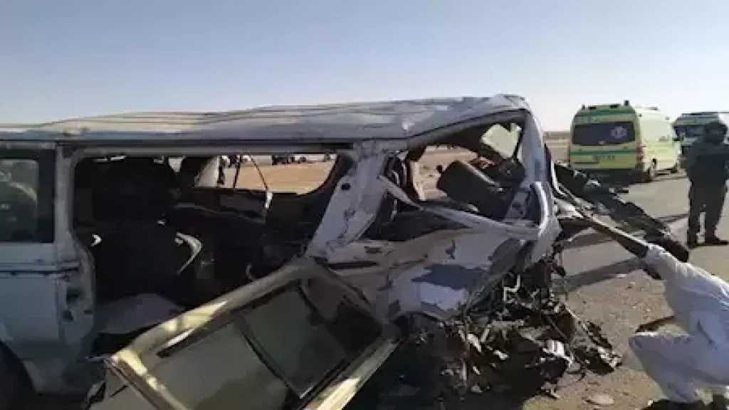 إصابة 6 عمال في تصادم سيارتين بالضبعة