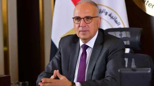 وزير الري يتابع موقف تشغيل مجموعة قناطر ديروط الجديدة
