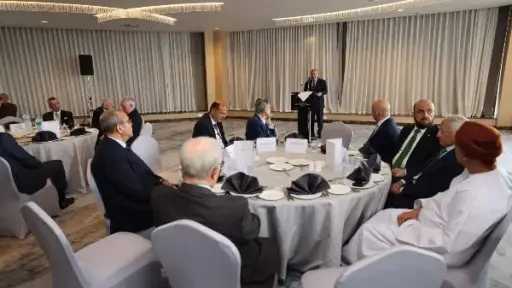 وزير النقل يستعرض خطة تحويل مصر لمركز إقليمي لتجارة الترانزيت والمواد البترولية