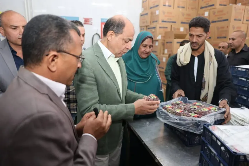 جانب من زيارة محافظ المنيا