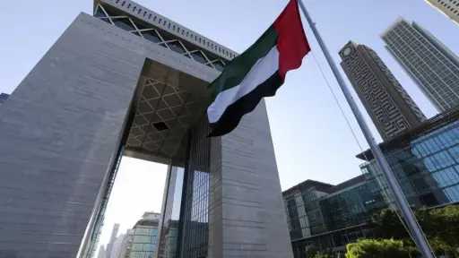 عاجل..  حريق بمنطقة صناعات بترولية في الإمارات