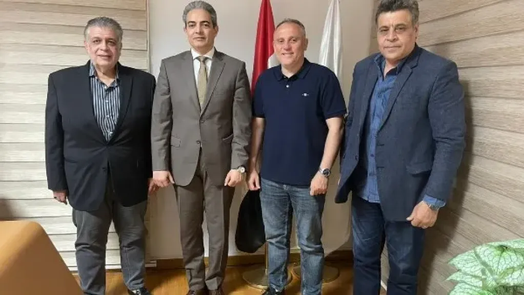 أسامة حسني يحضر نقابة الإعلاميين لتقنين أوضاعه