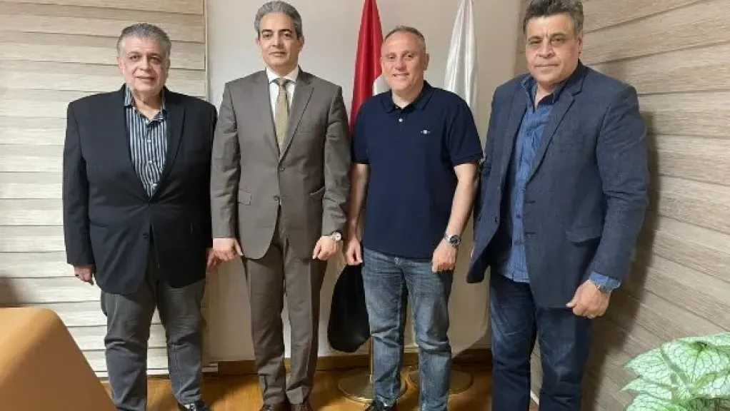 أسامة حسني يحضر نقابة الإعلاميين لتقنين أوضاعه