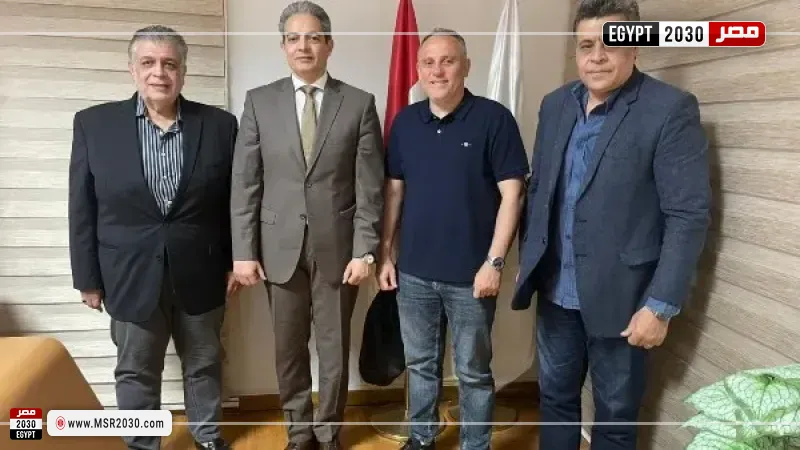أسامة حسني يحضر نقابة الإعلاميين لتقنين أوضاعه