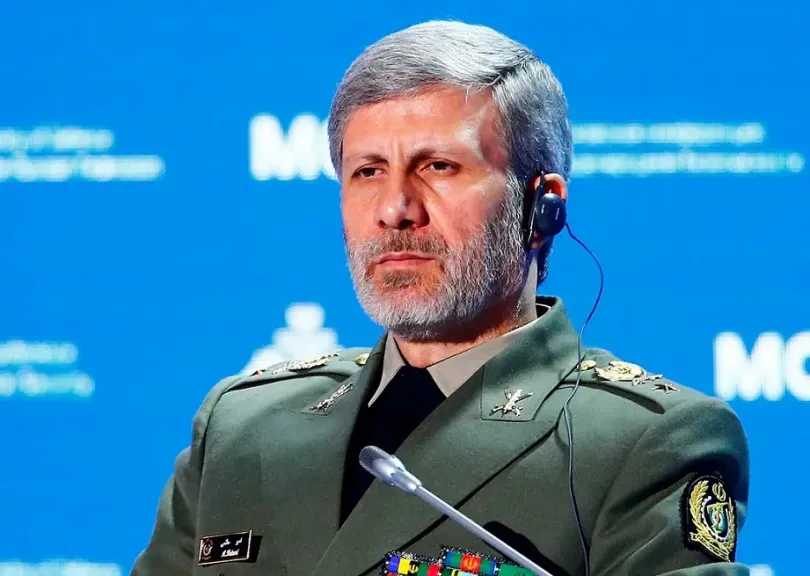 تصريح عاجل من الجيش الإيراني بشأن مدمرات أمريكية اقتربت من مضيق هرمز