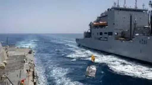 عاجل.. حريق في  ميناء صقر الإماراتي