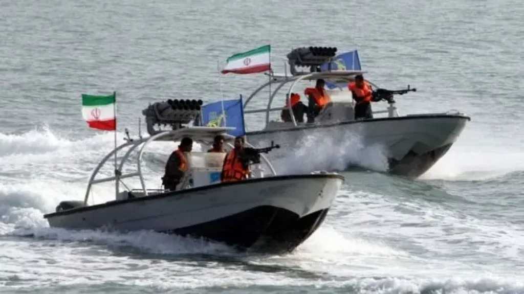 أول نبأ عاجل من إيران على رد أمريكا بـ إغراق 6 زوارق إيرانية صغيرة
