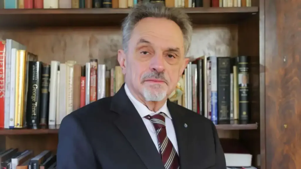 السفير الأمريكي السابق باتريك ثيروس