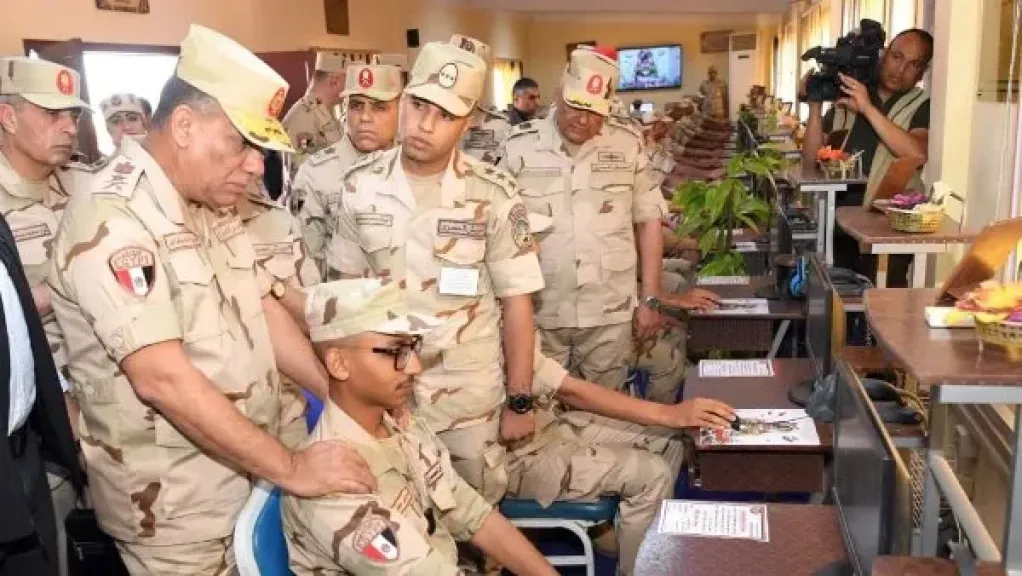 صورة من تفقد وزير الدفاع
