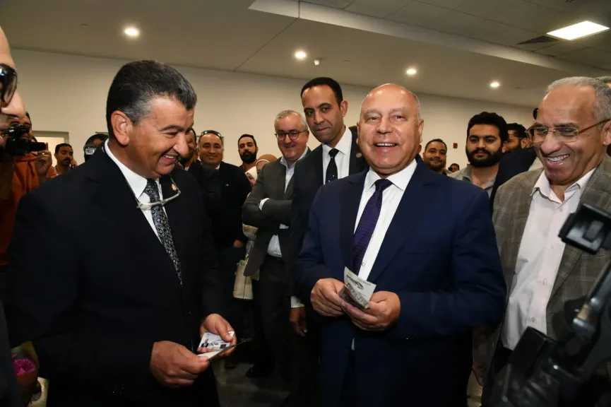 كامل الوزير يستقل قطار المونوريل متوجها الى مقر وزارة النقل بالعاصمة الإدارية