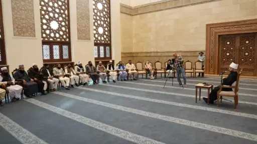 وزير الأوقاف يستقبل وفدًا من علماء باكستان في مسجد مصر