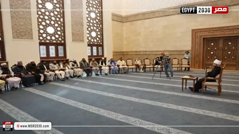 وزير الأوقاف يستقبل وفدًا من علماء باكستان في مسجد مصر