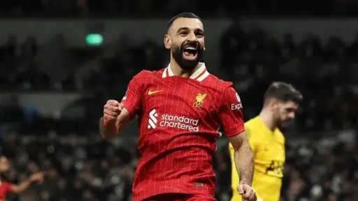 وداع أسطوري يقترب.. فاولر يضع محمد صلاح بين عظماء البريميرليج