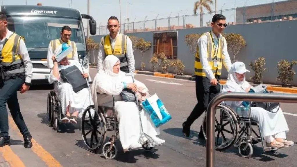 مصر للطيران تبدأ تشغيل الجسر الجوي لنقل حجاج بيت الله الحرام لموسم حج 1447هـ