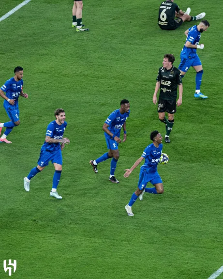 الهلال والخلود