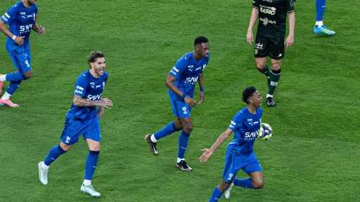 الهلال يفوز على الخلود بثنائية ويتوج بكأس خادم الحرمين الشريفين.. فيديو