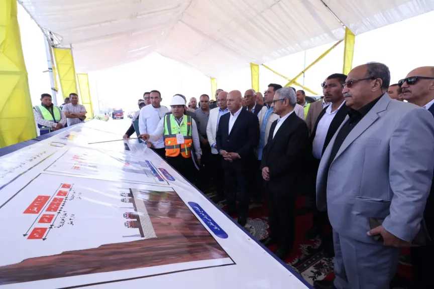 وزير النقل يشهد التشغيل التجريبي لمحور الفشن التنموي ببنى سويف ومحور ديروط التنموي باسيوط