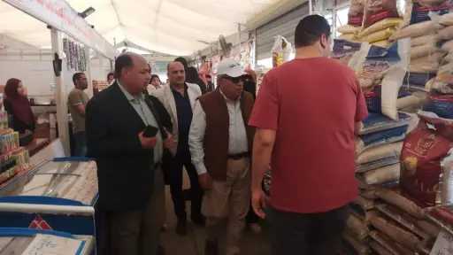 محافظ الدقهلية يتفقد المعرض الدائم للسلع الغذائية بحي شرق المنصورة