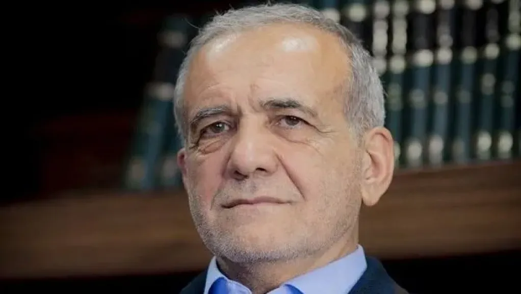 الرئيس الإيراني يدعو لترشيد الطاقة وسط تحديات في الكهرباء والغاز