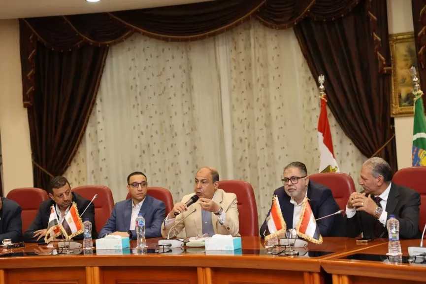 محافظ المنيا يعقد اجتماعًا موسعًا مع أعضاء مجلسي النواب والشيوخ
