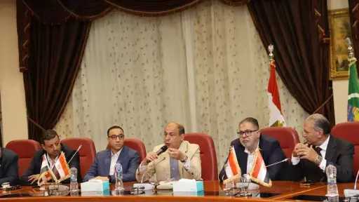 محافظ المنيا يعقد اجتماعًا موسعًا مع أعضاء مجلسي النواب والشيوخ