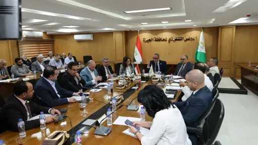 محافظ الجيزة يبحث مع أعضاء مجلسي النواب والشيوخ خطط تطوير الخدمات بدوائر وسط المحافظة