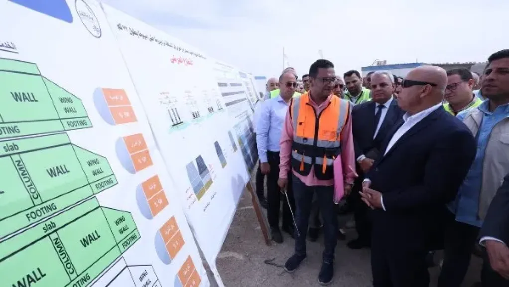كامل الوزير يتفقد مشروعات الطرق والمحاور التنموية في الصعيد