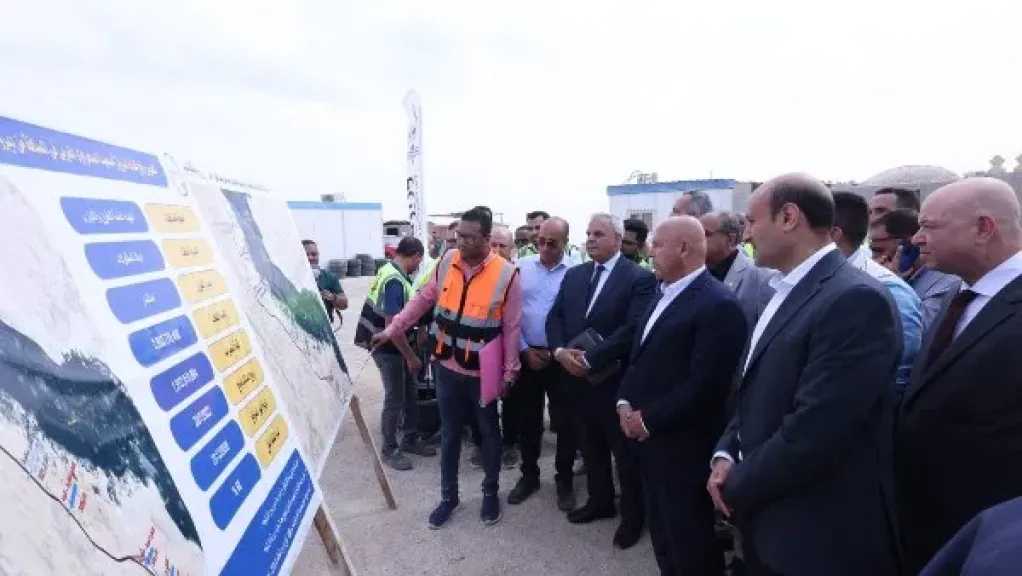 كامل الوزير يتفقد مشروعات الطرق والمحاور التنموية في الصعيد