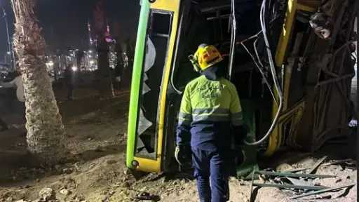 إصابة 9 أشخاص في انقلاب أتوبيس من أعلى... إصابة 9 أشخاص في انقلاب أتوبيس من أعلى كوبري الأباجية بمنشأة ناصر