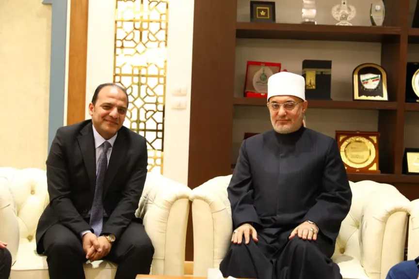 نائب رئيس هيئة الرقابة النووية والإشعاعية يزور مفتي الجمهورية تقديرًا لدعمه التوعوي لمجلة الهيئة