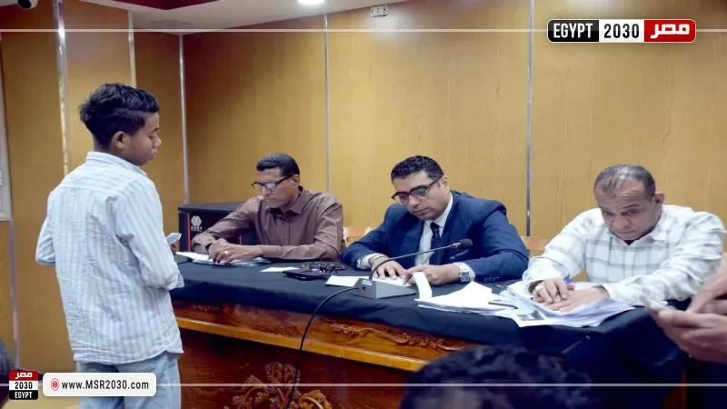 نائب محافظ الأقصر يلتقي المواطنين