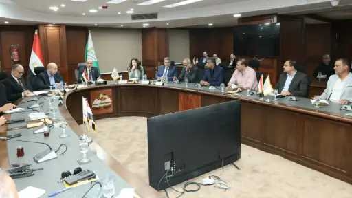 محافظ الجيزة يعقد لقاءً مع رؤساء الأحياء والمراكز الجدد ويؤكد: خدمة المواطن على رأس أولويات