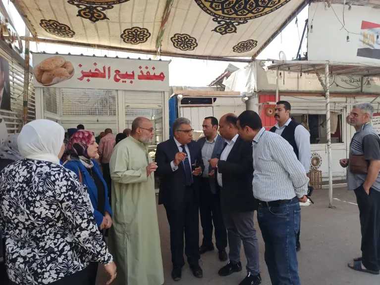 محافظ الدقهلية يتفقد المعرض الدائم للسلع الغذائية بحي شرق المنصورة