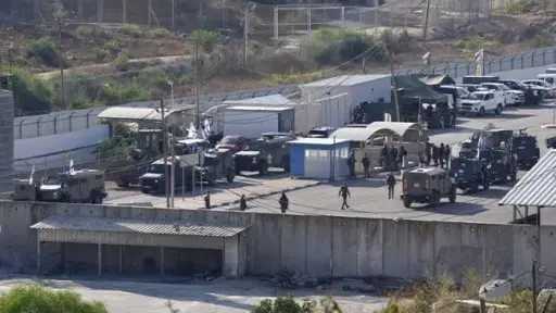 إسرائيل تفرج عن 13 أسيرا فلسطينيا من قطاع غزة