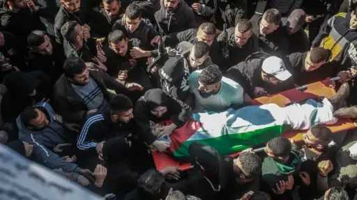 تشييع طفل فلسطيني استشهد برصاص جيش الاحتلال الإسرائيلي... تشييع طفل فلسطيني استشهد برصاص جيش الاحتلال الإسرائيلي شمالي الضفة