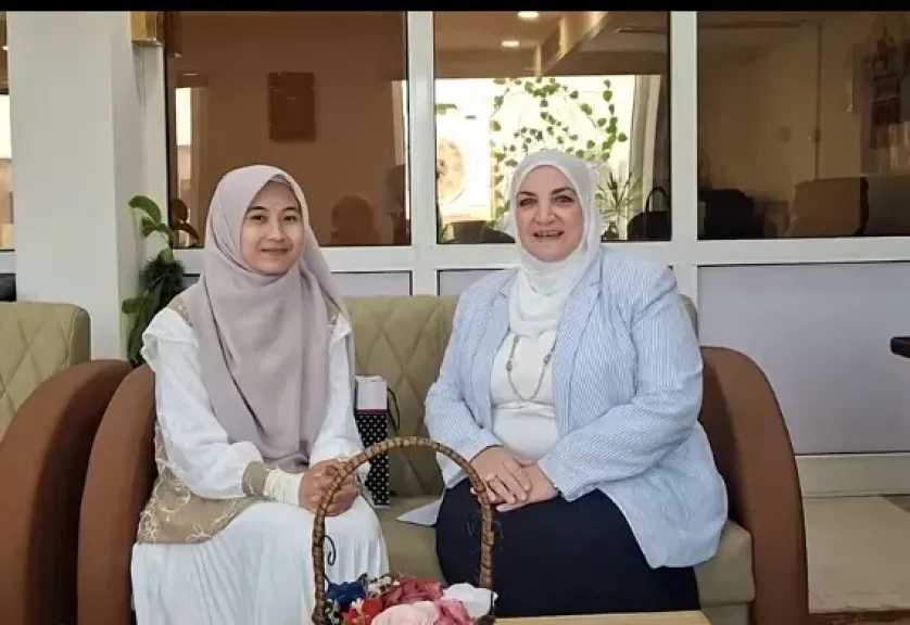 الطالبة الإندونيسية تعود إلى الأزهر عقب زيارة أسرتها بدعم من الإمام الأكبر